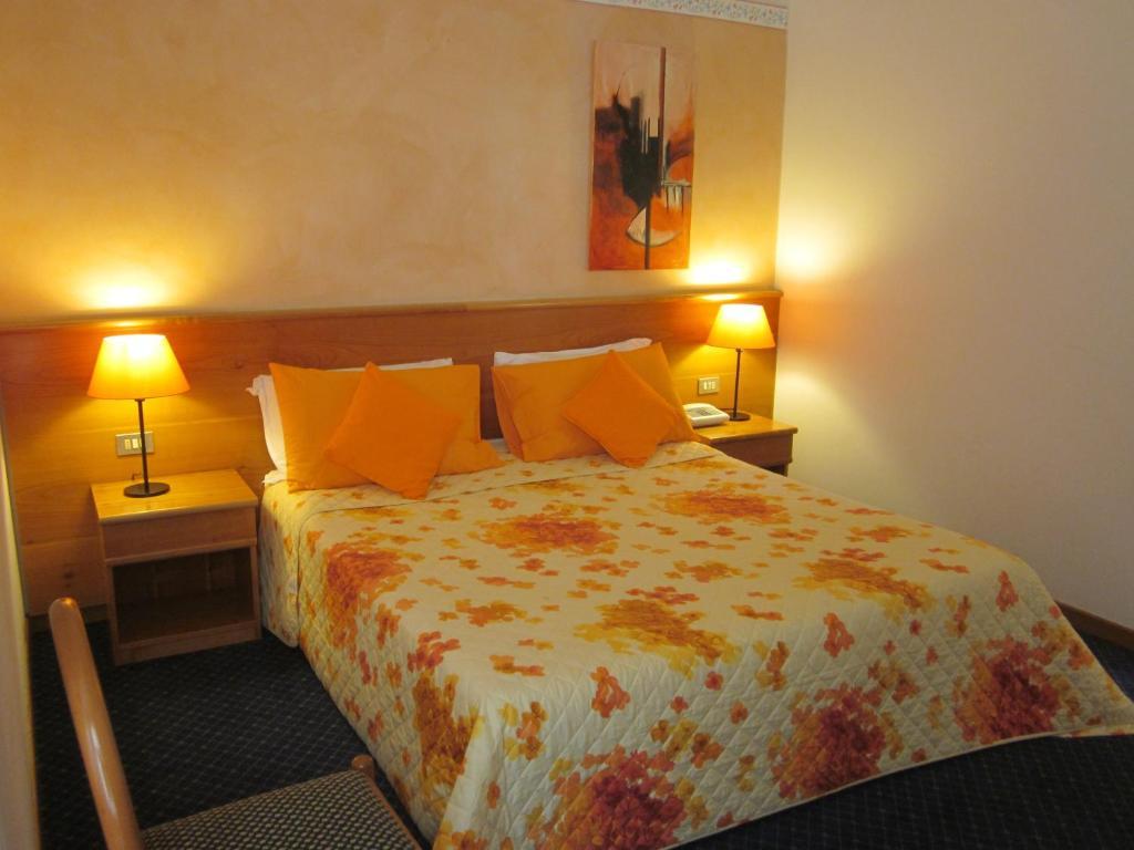 Hotel Marina Торрі-дель-Бенако Номер фото