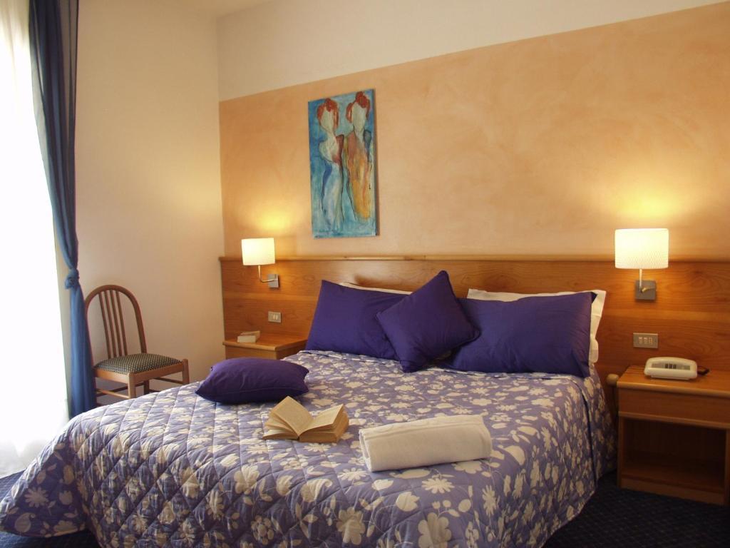 Hotel Marina Торрі-дель-Бенако Номер фото